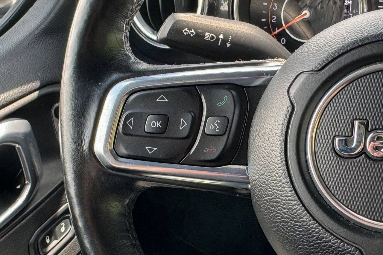 Used 2021 Jeep Wrangler Unlimited Sahara AWD/4WD image 33