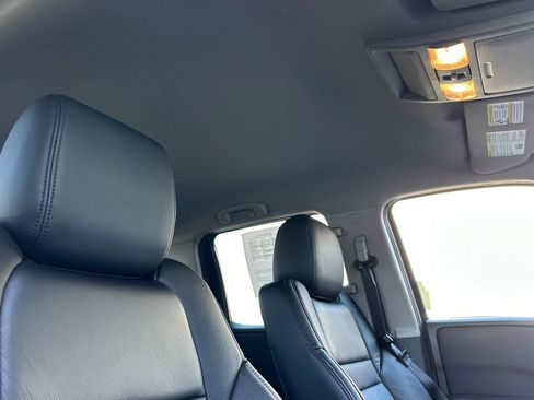 Used 2025 Nissan Frontier SV w/ SV Convenience Package image 17