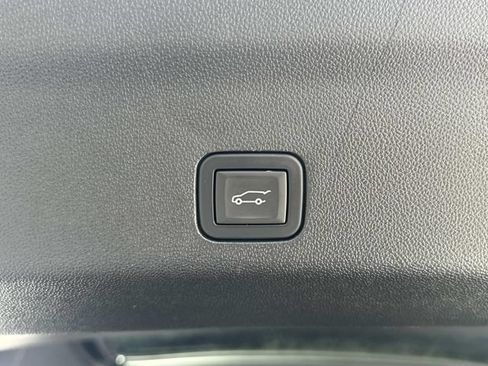 Used 2023 GMC Yukon Denali AWD/4WD image 11