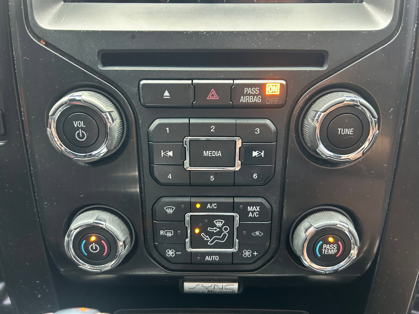 Used 2014 Ford F150 FX4 w/ Equipment Group 402A Luxury AWD/4WD image 19