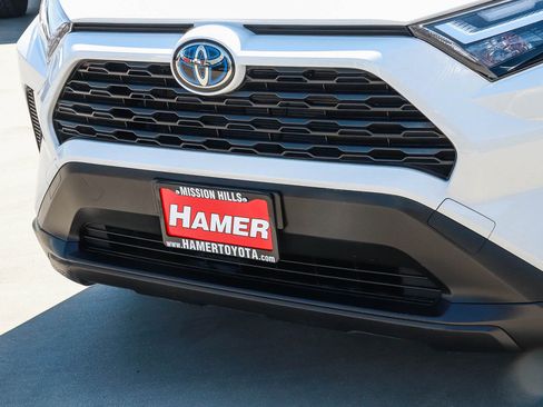 Used 2023 Toyota RAV4 LE AWD/4WD image 10