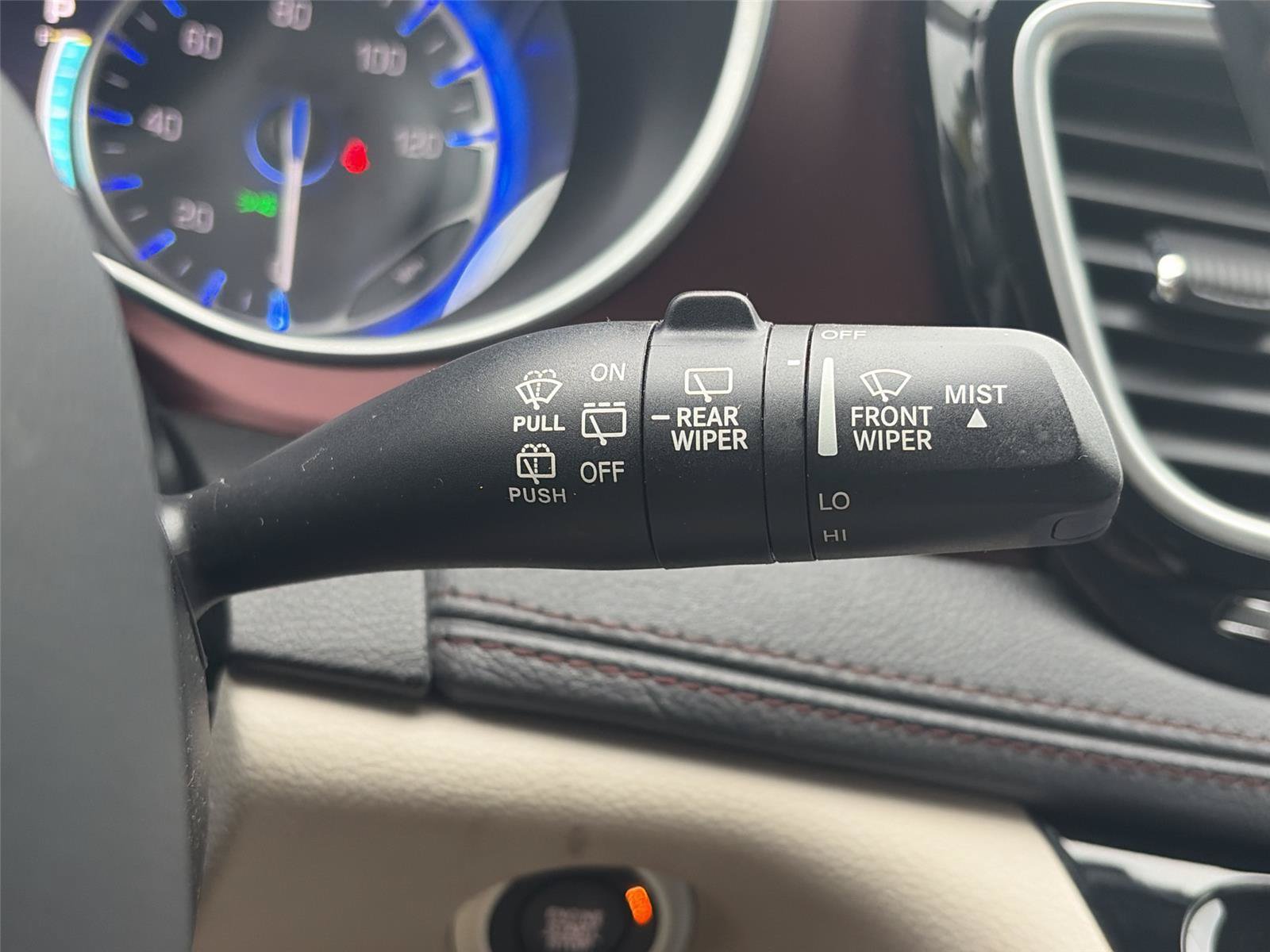 Used 2017 Chrysler Pacifica Limited FWD image 11