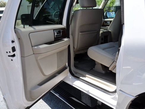 Used 2014 Lincoln Navigator L 2WD image 12