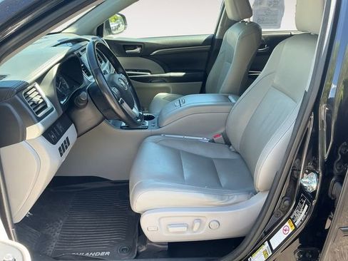 Used 2017 Toyota Highlander Limited w/ Protection Package #3 AWD/4WD image 9