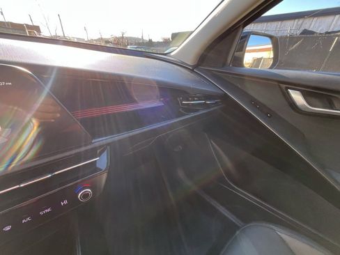 Used 2023 Kia Niro EX image 19