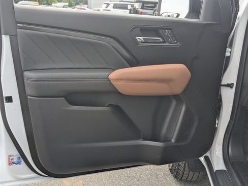 Used 2026 GMC Canyon AT4 w/ Technology Plus Package AWD/4WD image 9