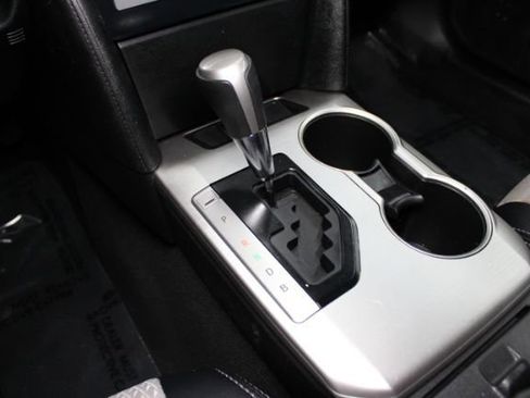 Used 2014 Toyota Camry SE image 17