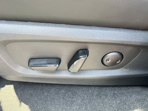 New 2025 Nissan Pathfinder Platinum w/ Black Appearance Package image 24