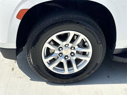 Used 2024 Chevrolet Suburban LT image 31