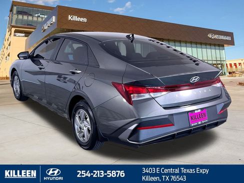 Used 2025 Hyundai Elantra SE image 6
