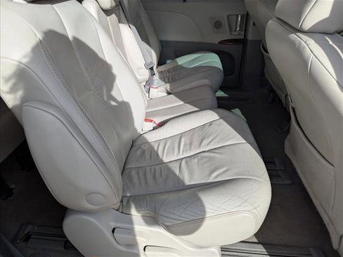 Used 2011 Toyota Sienna XLE w/ Premium Pkg image 22
