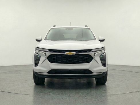 Used 2025 Chevrolet Trax LT w/ LT Convenience Package FWD image 2