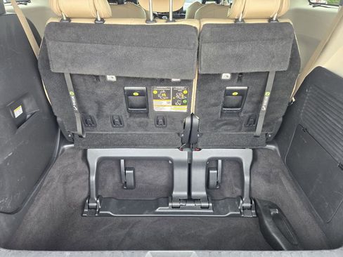 Used 2022 Toyota Sienna Limited FWD image 31