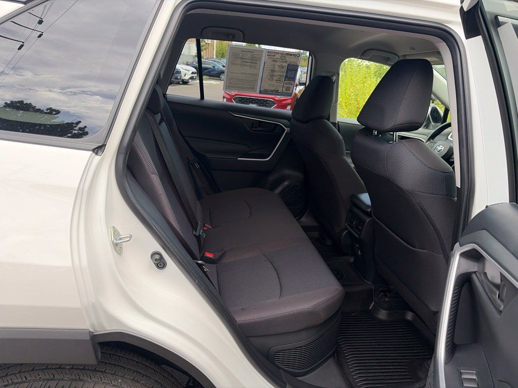 Used 2025 Toyota RAV4 LE AWD/4WD image 17