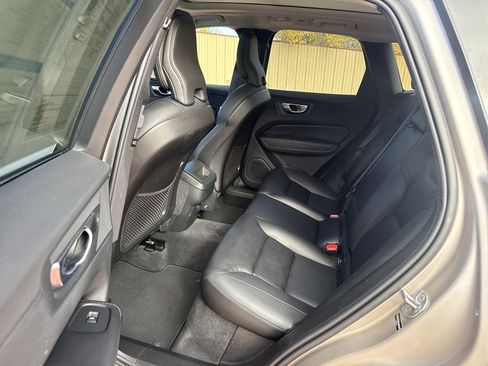 Used 2025 Volvo XC60 B5 Core image 18
