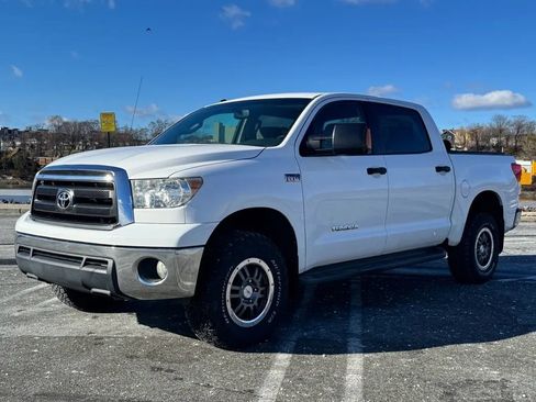 Used 2010 Toyota Tundra 4x4 CrewMax image 3