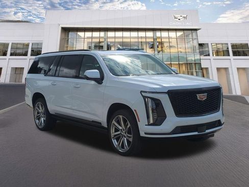 Used 2026 Cadillac Escalade ESV Platinum Sport w/ LPO, Floor Liner Package AWD/4WD image 3