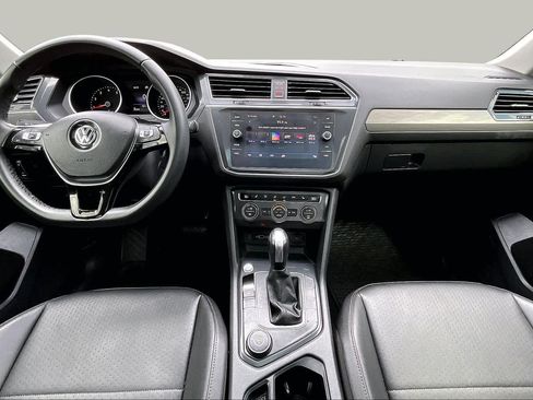 Used 2020 Volkswagen Tiguan SE w/ Panoramic Sunroof Package AWD/4WD image 16