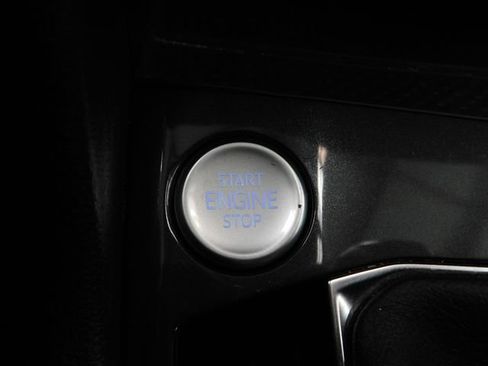 Used 2024 Volkswagen Tiguan SE image 29