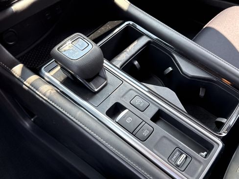 Used 2022 Nissan Pathfinder SV FWD image 31