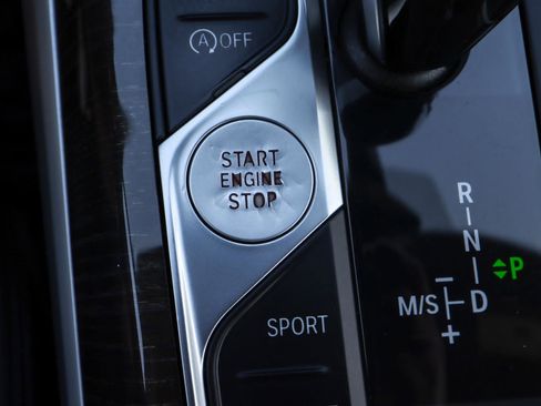 Used 2019 BMW 330i xDrive 330i xDrive w/ Convenience Package image 17