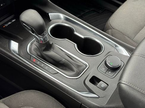 Used 2023 Chevrolet Traverse LT image 36