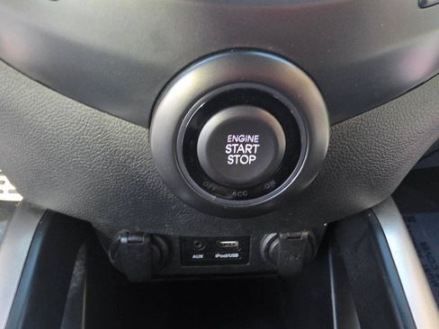 Used 2015 Hyundai Veloster Turbo FWD image 34