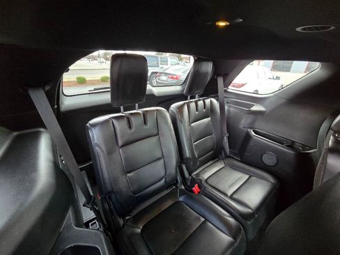 Used 2016 Ford Explorer XLT w/ Equipment Group 202A image 21