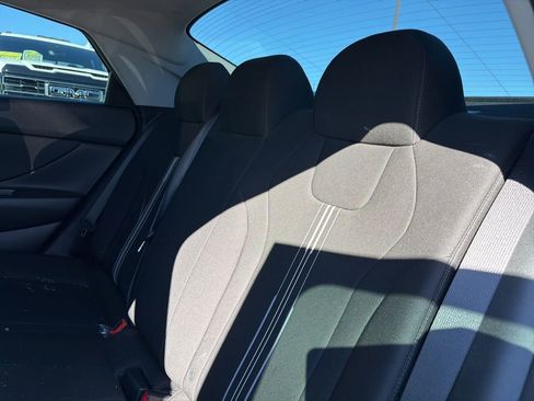 Used 2023 Hyundai Elantra SEL w/ Convenience Package image 12