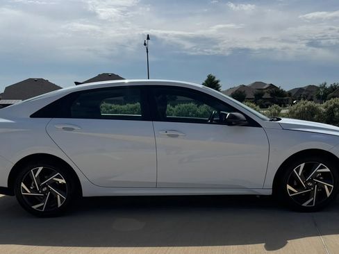 Used 2025 Hyundai Elantra Sport FWD image 10