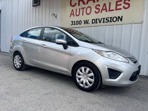 Used 2013 Ford Fiesta SE FWD image 2
