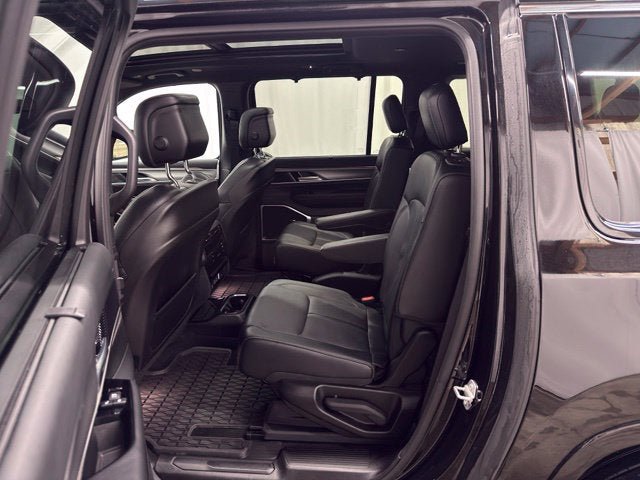 Used 2025 Jeep Wagoneer L Series III w/ Premium Group I AWD/4WD image 22