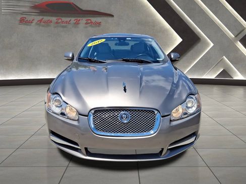 Used 2010 Jaguar XF Luxury RWD image 3