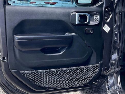Used 2018 Jeep Wrangler Unlimited Sport S AWD/4WD image 17