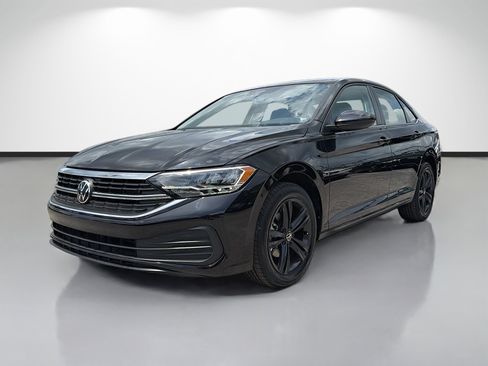 Used 2024 Volkswagen Jetta SE w/ Panoramic Sunroof Package FWD image 7