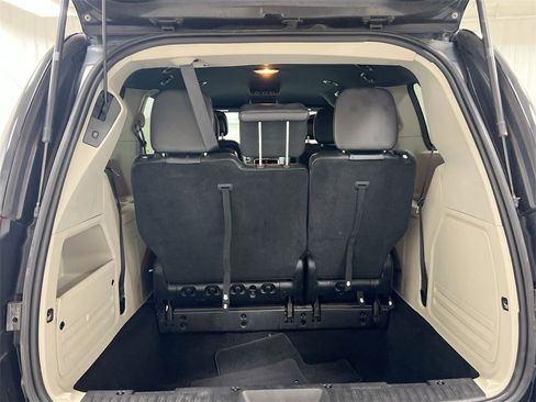 Used 2019 Dodge Grand Caravan SXT image 23