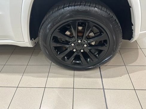 Used 2018 Jeep Grand Cherokee Altitude image 25