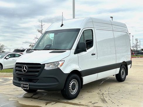 Used 2025 Mercedes-Benz Sprinter 2500 image 4