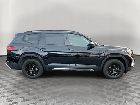New 2026 Volkswagen Atlas Peak Edition image 2