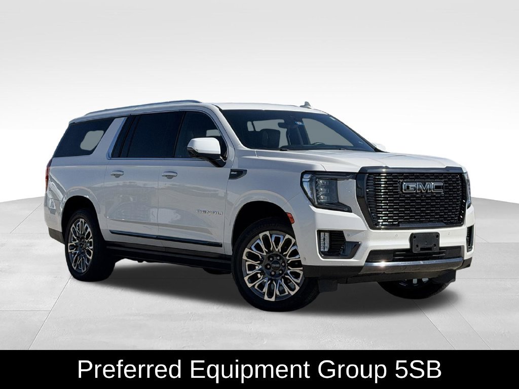 Used 2023 GMC Yukon XL Denali Ultimate AWD/4WD image 2