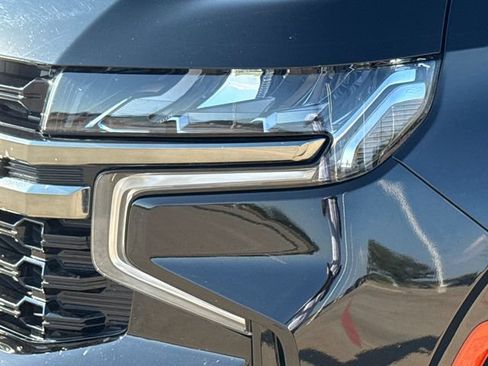 Used 2022 Chevrolet Suburban Z71 w/ Z71 Off-Road Package AWD/4WD image 4