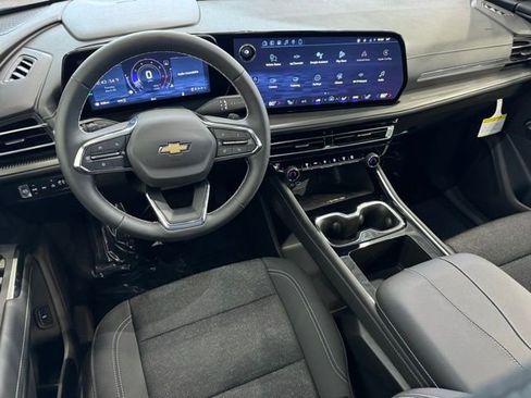 New 2026 Chevrolet Traverse LT w/ Driver Confidence Package AWD/4WD image 9