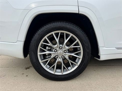 Used 2025 Jeep Grand Cherokee L Summit image 9