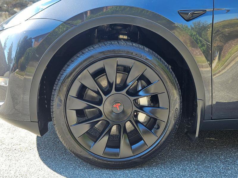 Used 2024 Tesla Model Y 2WD image 18