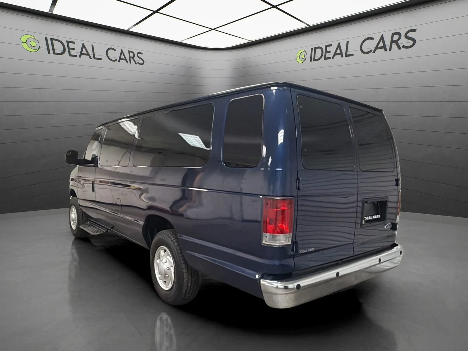 Used 2012 Ford E-350 and Econoline 350 XLT RWD image 3