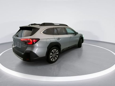 Used 2025 Subaru Outback Limited XT AWD/4WD image 4
