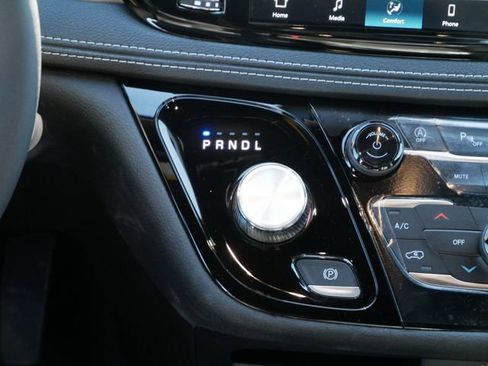 New 2026 Chrysler Pacifica Select image 18