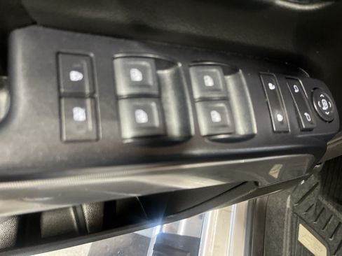 Used 2018 Chevrolet Silverado 1500 LT w/ All Star Edition AWD/4WD image 30