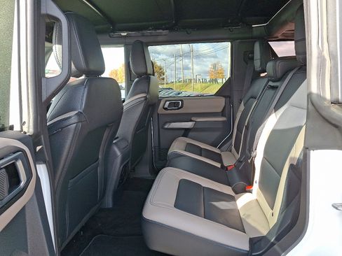 Used 2023 Ford Bronco Wildtrak image 10