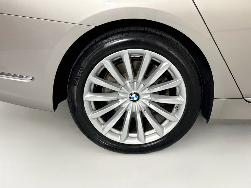 Used 2022 BMW 740i w/ Premium Package RWD image 33